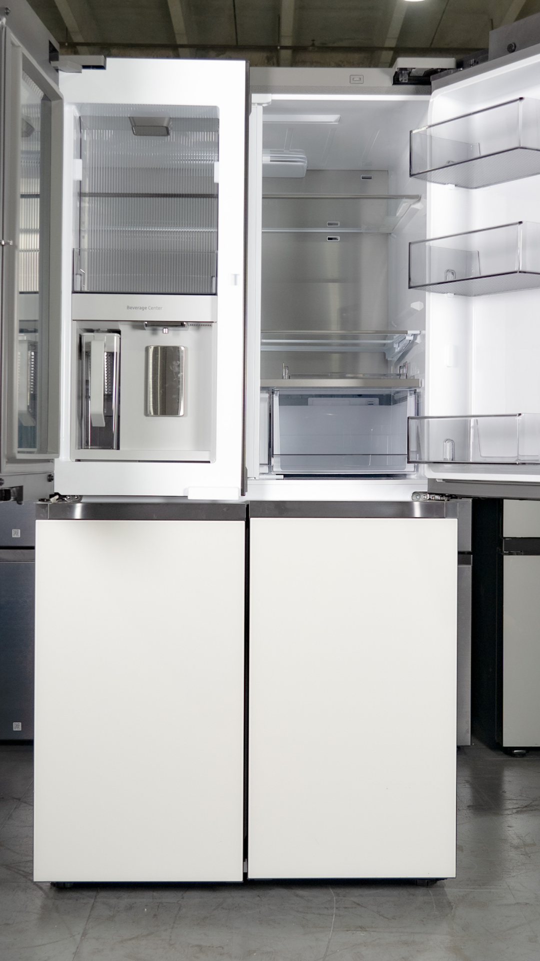 SAMSUNG FRIDGE OPEN BOX (RF29DB970012) Bespoke 4-Door Flex™ Refrigerator with Beverage Zone™ and Auto Open Door