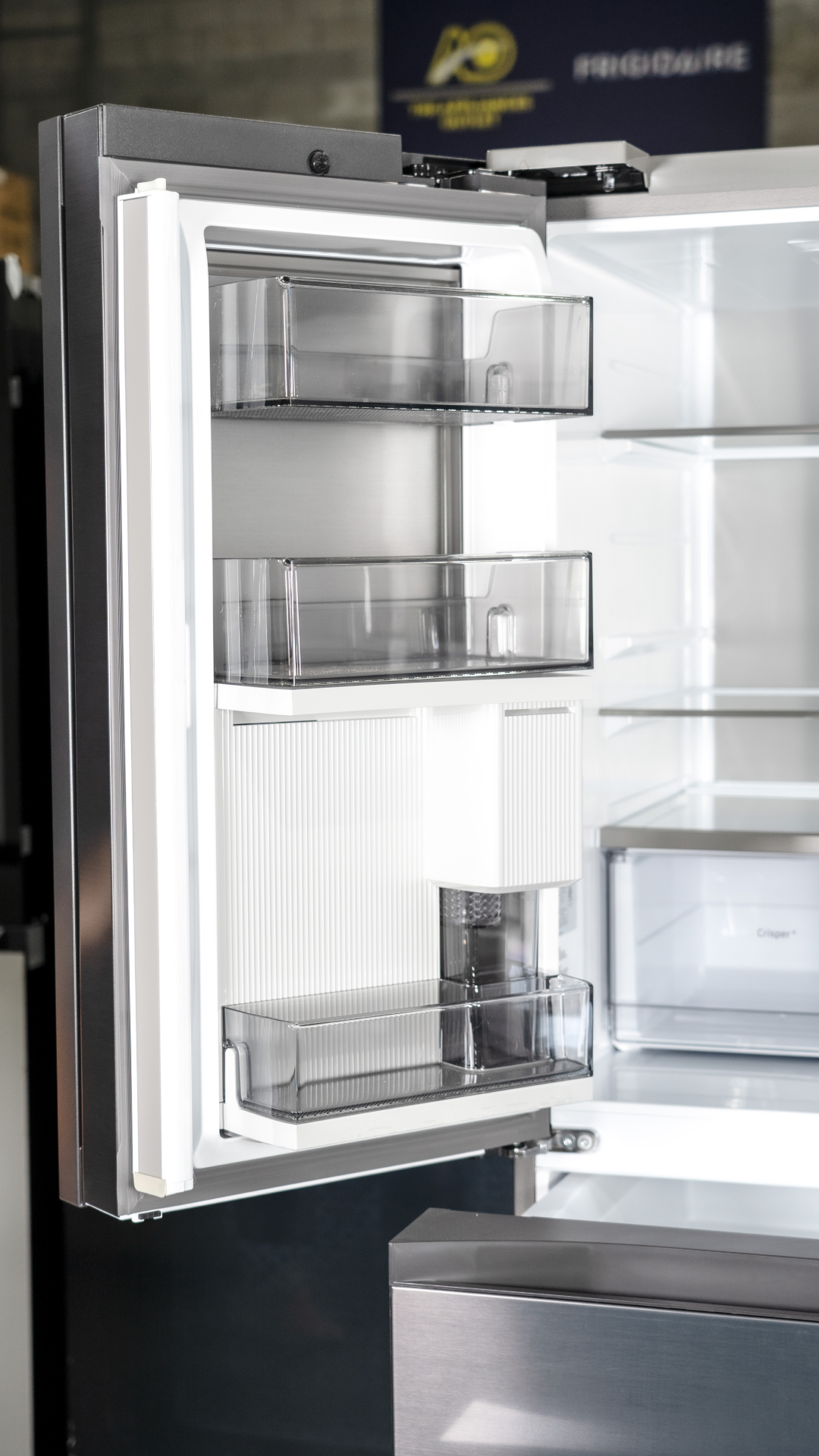 SAMSUNG FRIDGE OPEN BOX
(RF29BB89008M) Bespoke 4-Door French Door Refrigerator (29 cu. ft.) with Family Hub™