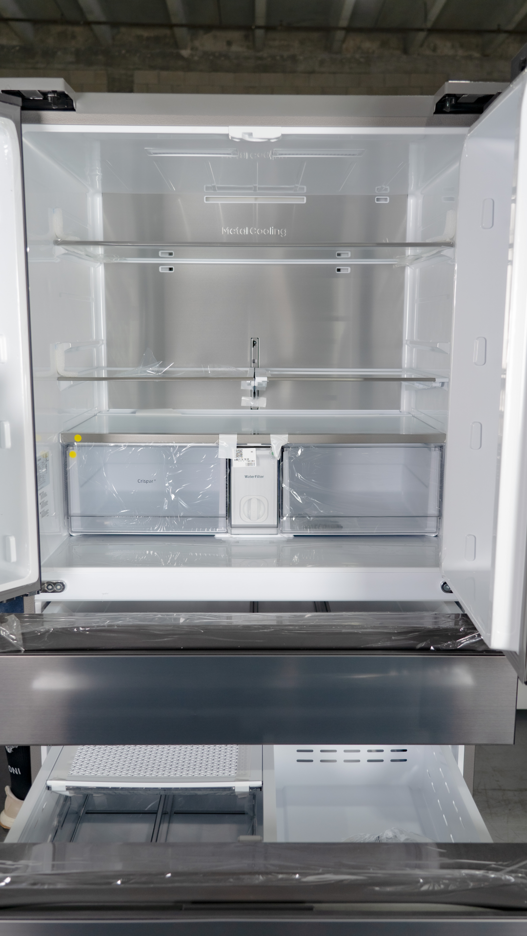 SAMSUNG FRIDGE OPEN BOX (RF29BB8200AP) Bespoke 4-Door French Door (29 cu. ft.) with AutoFill Water Pitcher