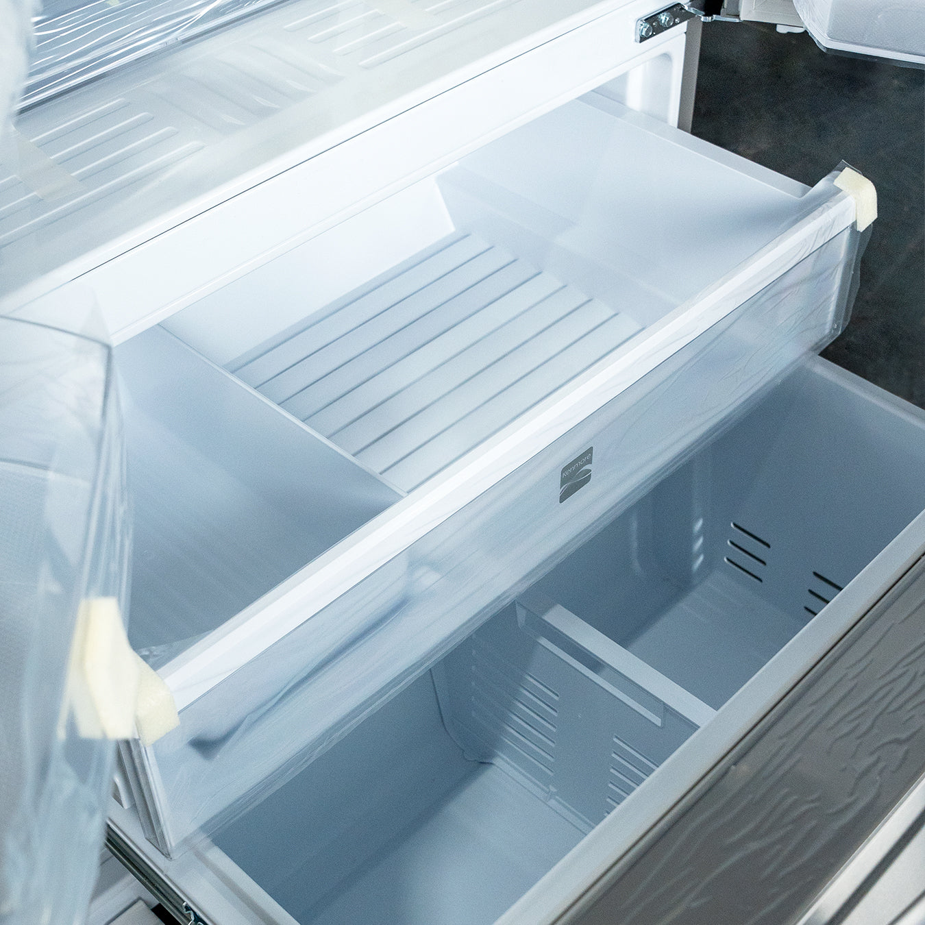 KENMORE FRIDGE OPEN BOX (111.73025020) 25.5-cu ft French Door Refrigerator with Ice Maker, Water and Ice Dispenser
