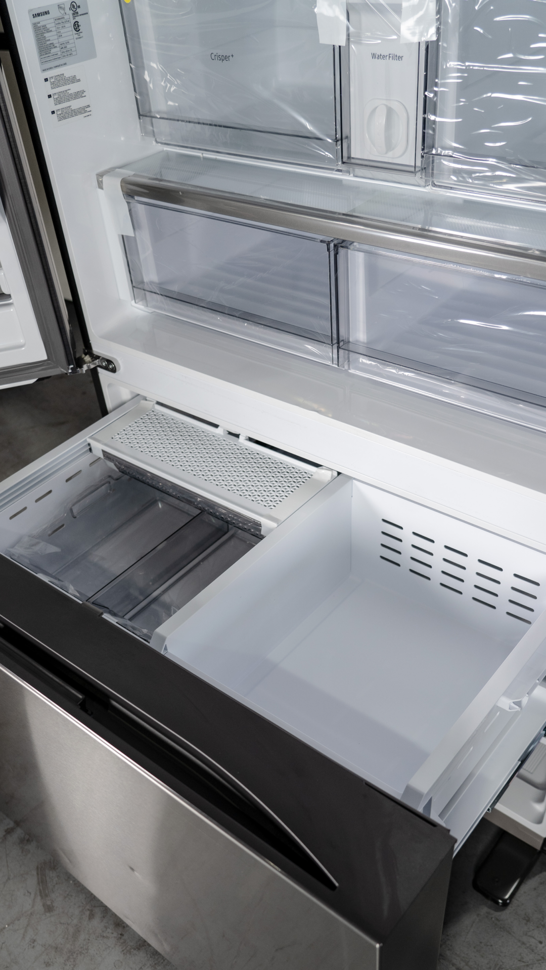 SAMSUNG FRIDGE OPEN BOX
(RF24BB6600QL) Bespoke Counter Depth 3-Door French Door Refrigerator (24 cu. ft.) with Beverage Center™