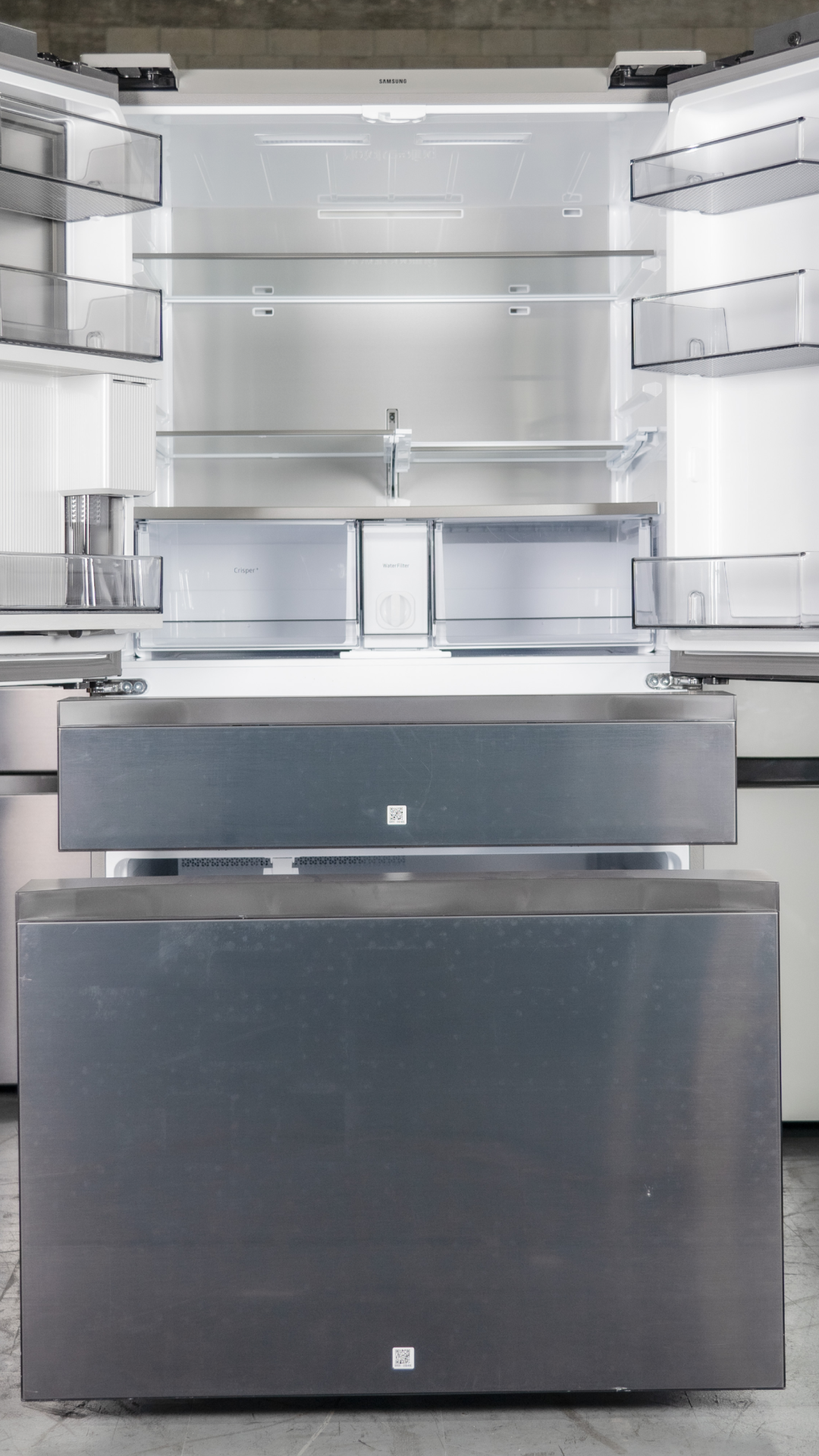 SAMSUNG FRIDGE OPEN BOX
(RF29BB89008M) Bespoke 4-Door French Door Refrigerator (29 cu. ft.) with Family Hub™