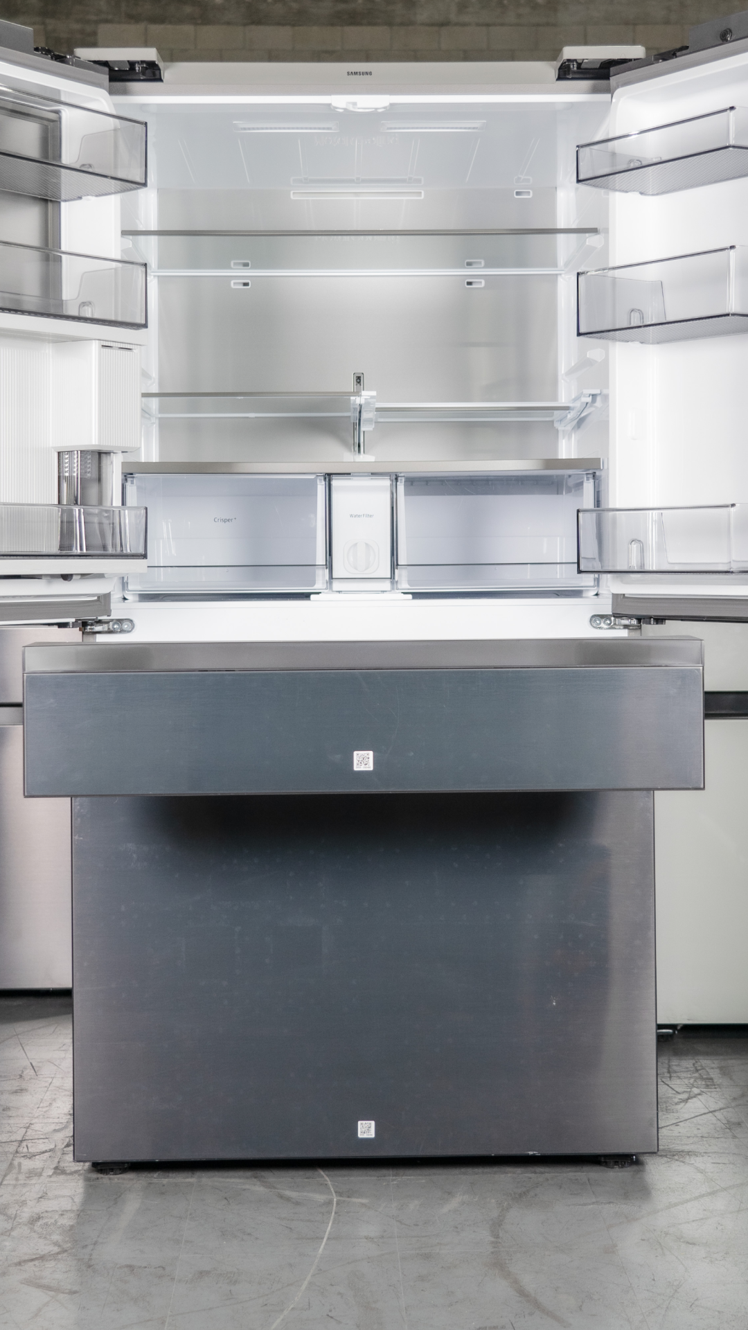 SAMSUNG FRIDGE OPEN BOX
(RF29BB89008M) Bespoke 4-Door French Door Refrigerator (29 cu. ft.) with Family Hub™