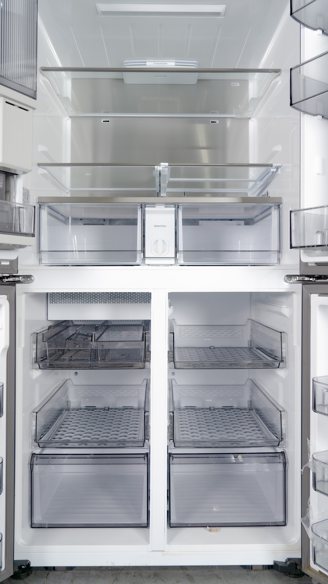 SAMSUNG FRIDGE OPEN BOX (RF29DB970012) Bespoke 4-Door Flex™ Refrigerator with Beverage Zone™ and Auto Open Door