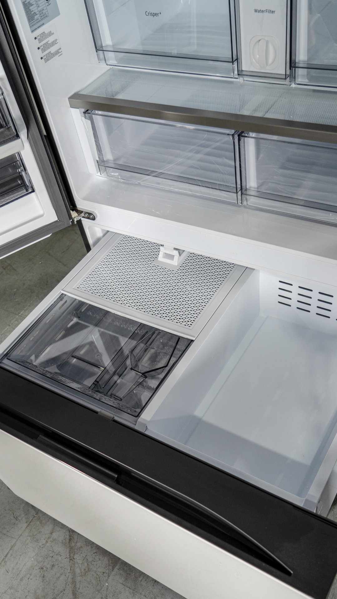 SAMSUNG FRIDGE OPEN BOX
(RF30BB69006M) Bespoke 3-Door French Door Refrigerator   (30 cu. ft.) with Family Hub™