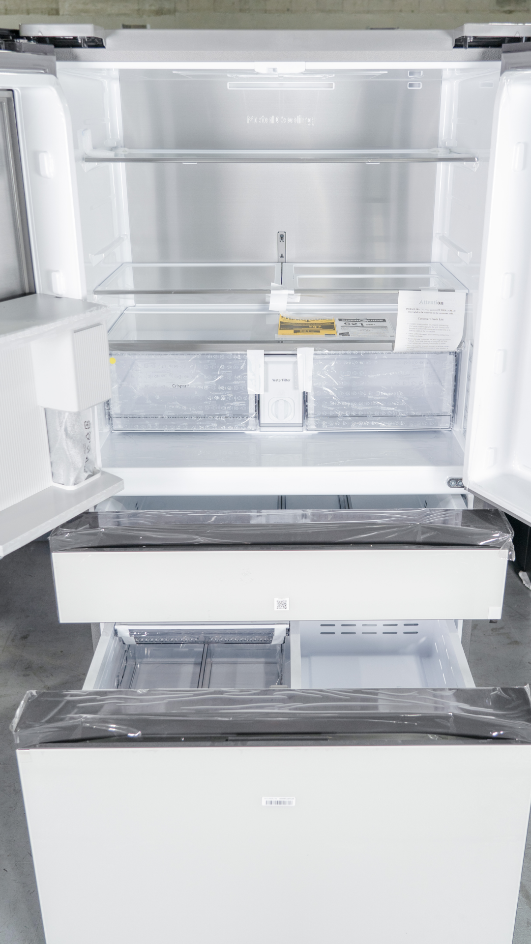 SAMSUNG FRIDGE OPEN BOX
(RF23BB860012) Bespoke Counter Depth 4-Door French Door Refrigerator (23 cu. ft.) with Beverage Center™