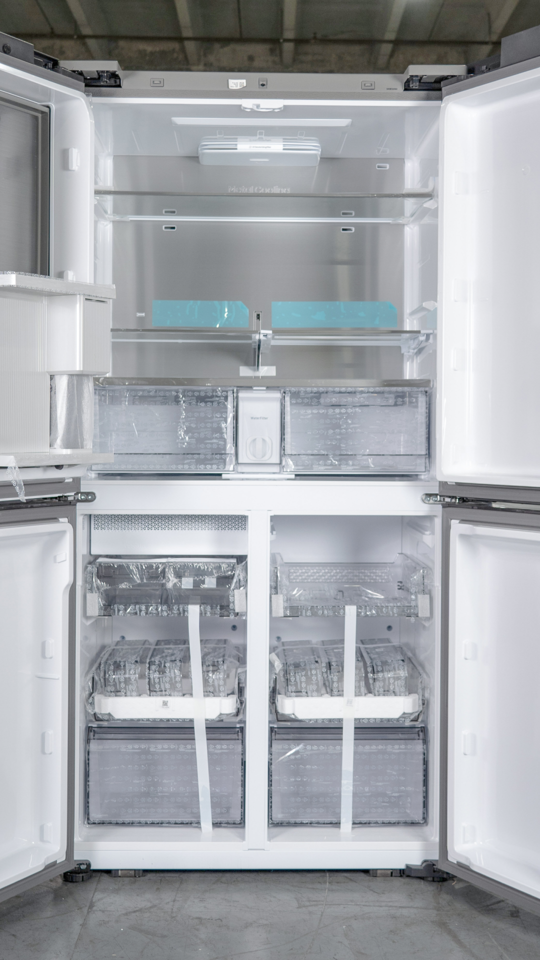 SAMSUNG FRIDGE OPEN BOX
(RF23DB990012) Bespoke Counter Depth 4-Door Flex™  23 cu. ft. with AI Family Hub+™ and AI Vision Inside™