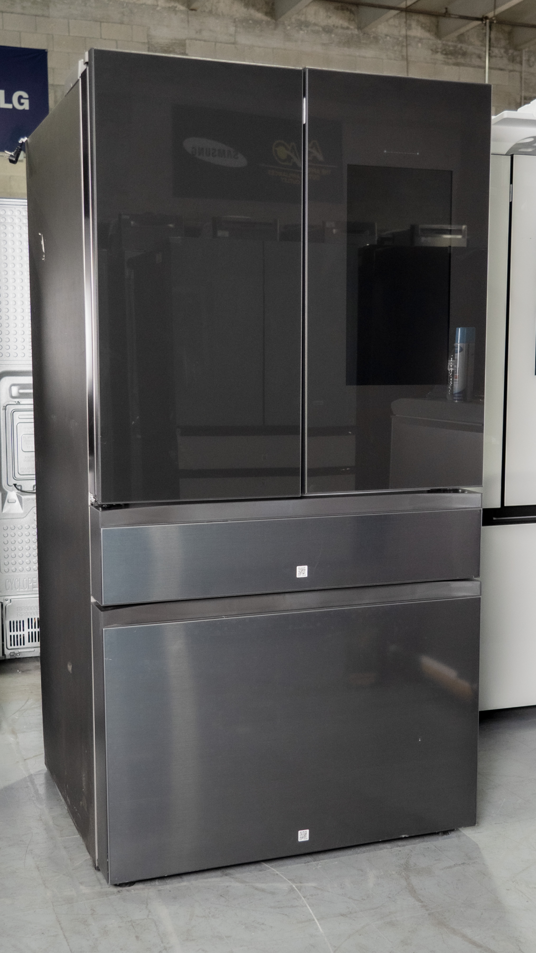 SAMSUNG FRIDGE OPEN BOX
(RF29BB89008M) Bespoke 4-Door French Door Refrigerator (29 cu. ft.) with Family Hub™