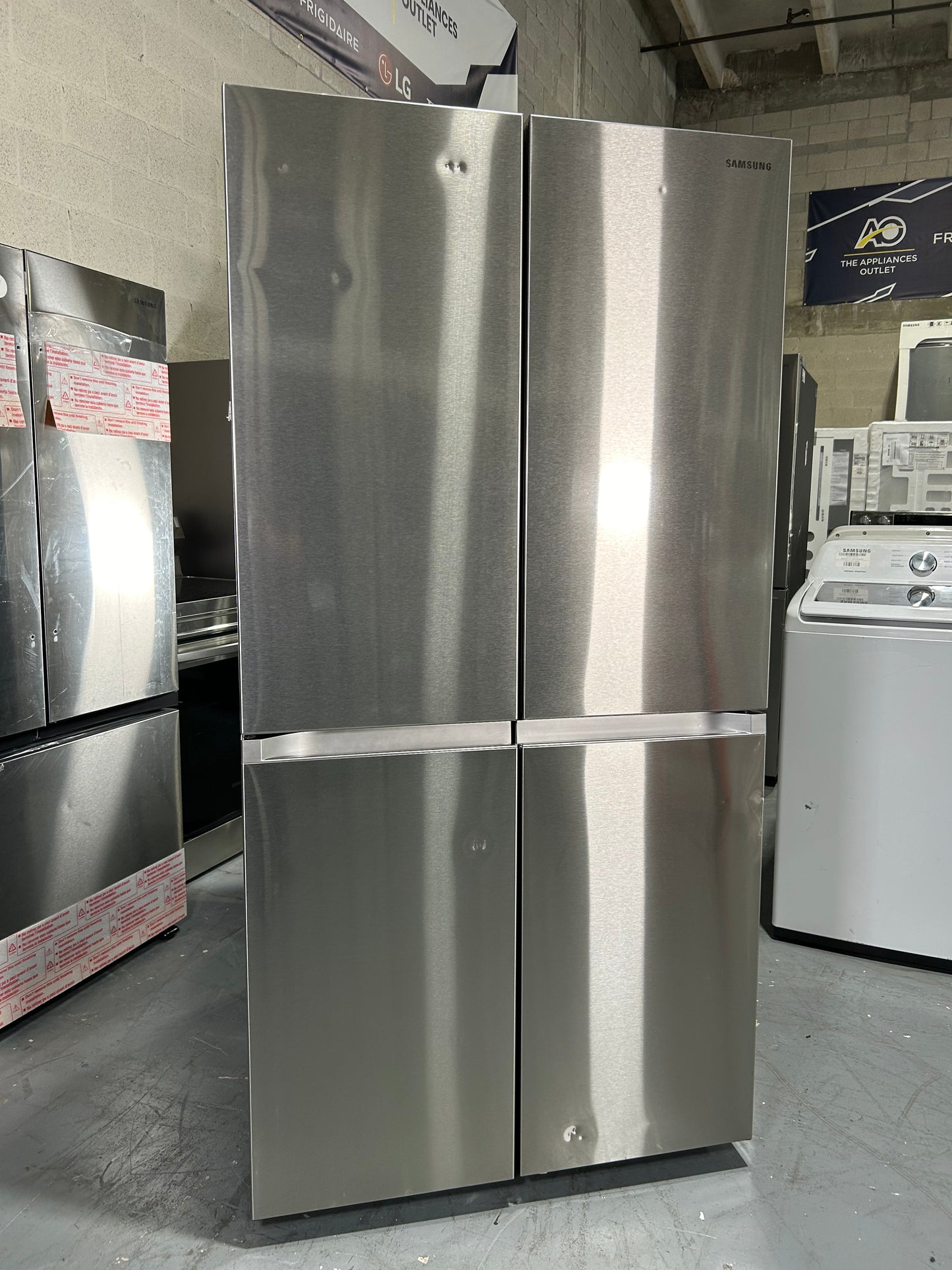 SAMSUNG FRIDGE OPEN BOX
(RF29A9671SR) 29 cu. ft. Smart 4-Door Flex™ Refrigerator with Beverage Center and Dual Ice Maker (Stainless Steel)