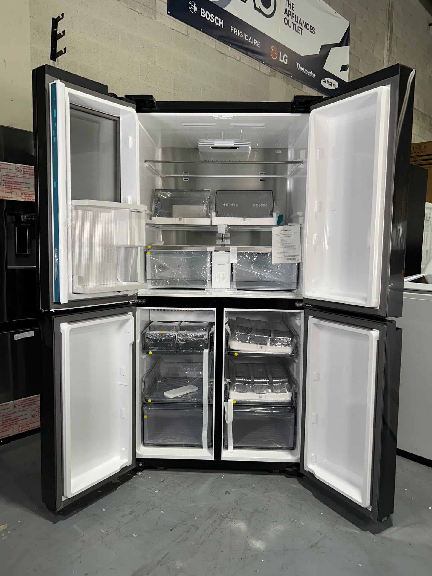 SAMSUNG FRIDGE OPEN BOX (RF29A9671SG) 29 cu. ft. Smart 4-Door Flex™ Refrigerator with Beverage Center and Dual Ice Maker (Black Stainless Steel)