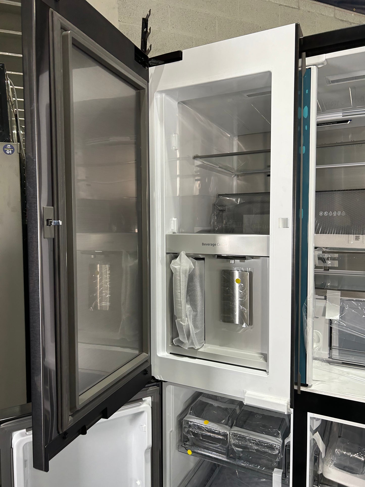 SAMSUNG FRIDGE OPEN BOX (RF29A9671SG) 29 cu. ft. Smart 4-Door Flex™ Refrigerator with Beverage Center and Dual Ice Maker (Black Stainless Steel)
